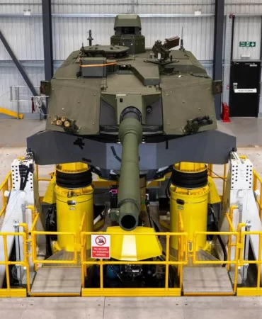 Challenger 3 tankı için İngiltere'de dev titreşim test tesisi açıldı