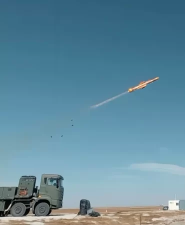 ROKETSAN ÇAKIR füzesini mobil kara aracından başarıyla ateşledi