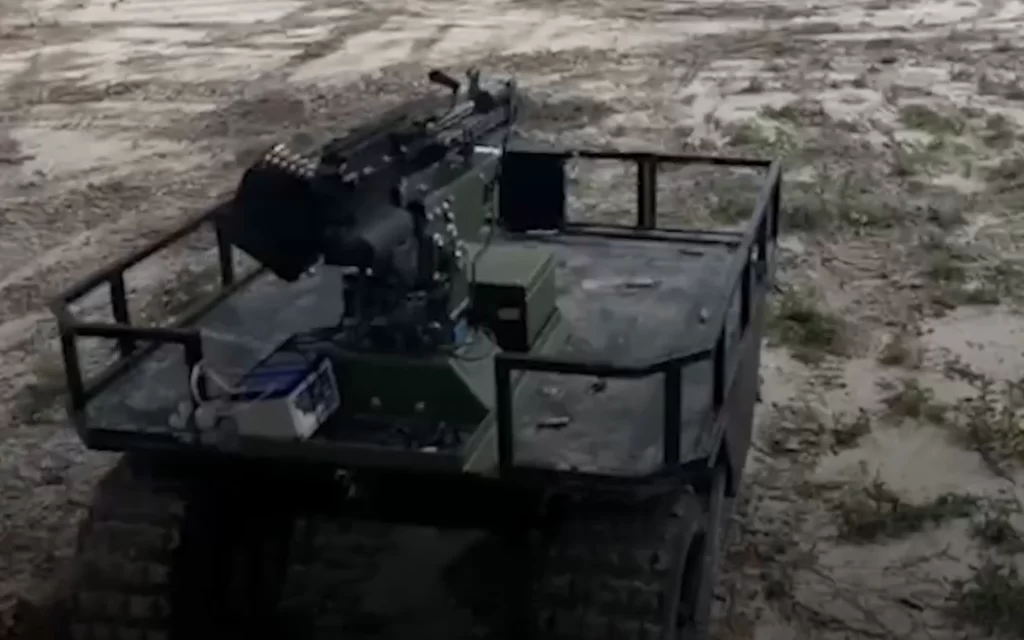 Ukrayna kara dronunu Kalaşnikoflu mobil kuleye dönüştürdü