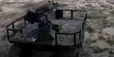 Ukrayna kara dronunu Kalaşnikoflu mobil kuleye dönüştürdü