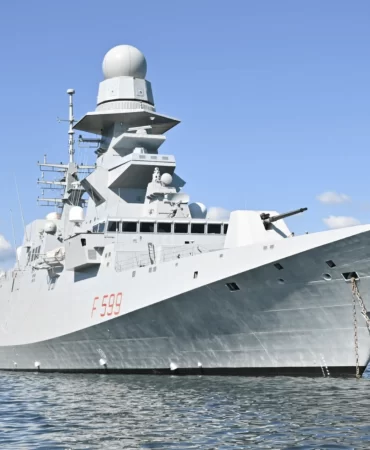 Yunanistan İtalya'dan iki adet FREMM fırkateyni alıyor